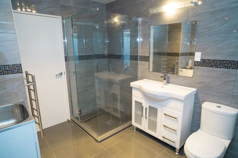 Photo of property in 17 Tiroroa Avenue, Te Atatu South, Auckland, 0610