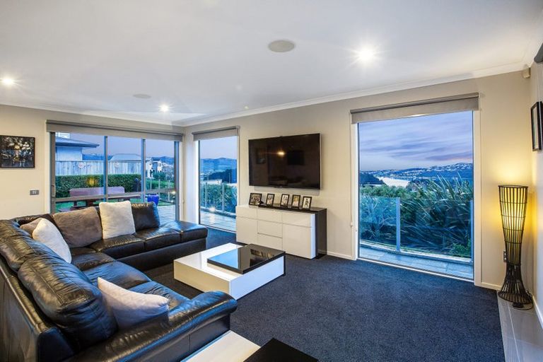 Photo of property in 7 Manapouri Lane, Aotea, Porirua, 5024