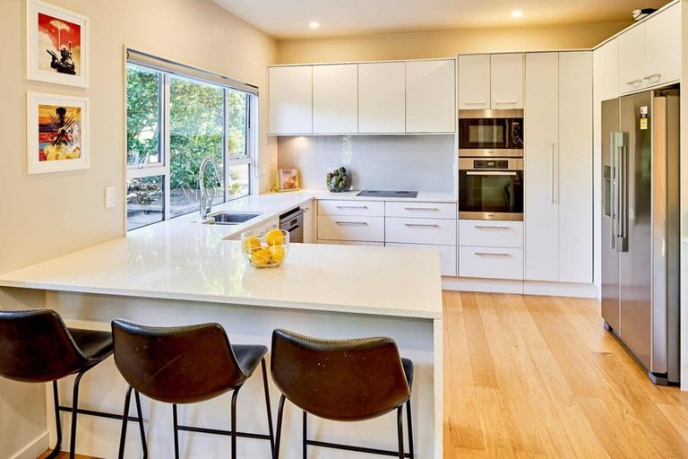 Photo of property in 24 Molyneux Close, Whitby, Porirua, 5024