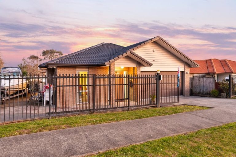 Photo of property in 6 Jezero Drive, Massey, Auckland, 0614