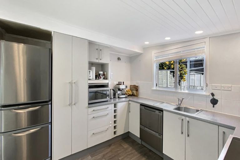 Photo of property in 74 Ferry Parade, Herald Island, Auckland, 0618