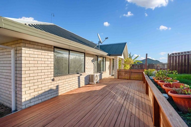 Photo of property in 2/19 Wai Iti Place, Clendon Park, Auckland, 2103