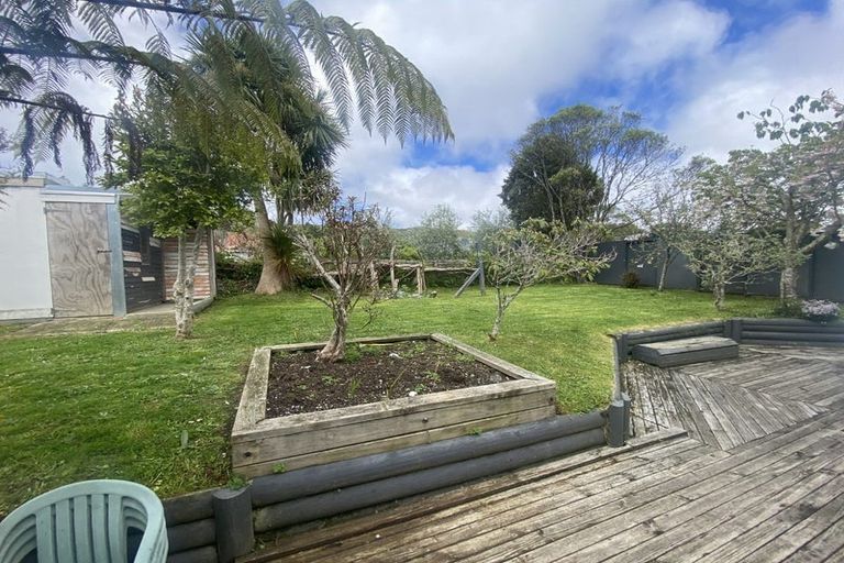 Photo of property in 12 Wavell Street, Karori, Wellington, 6012