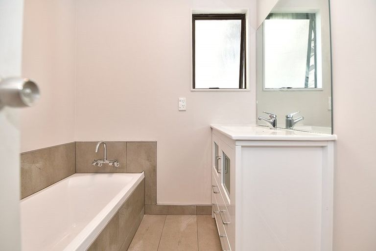 Photo of property in 323 South Head Road, South Head, Helensville, 0874