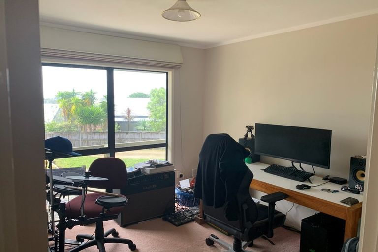 Photo of property in 28 Orton Street, Glenfield, Auckland, 0627