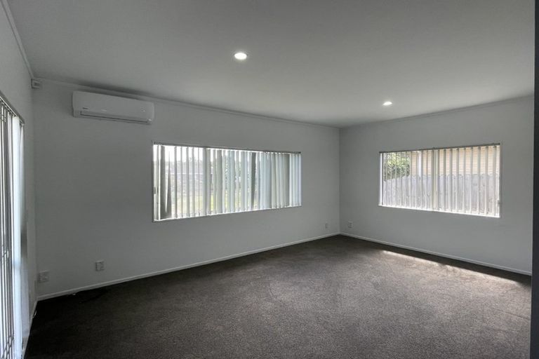 Photo of property in 2/49 Millhouse Drive, Northpark, Auckland, 2013
