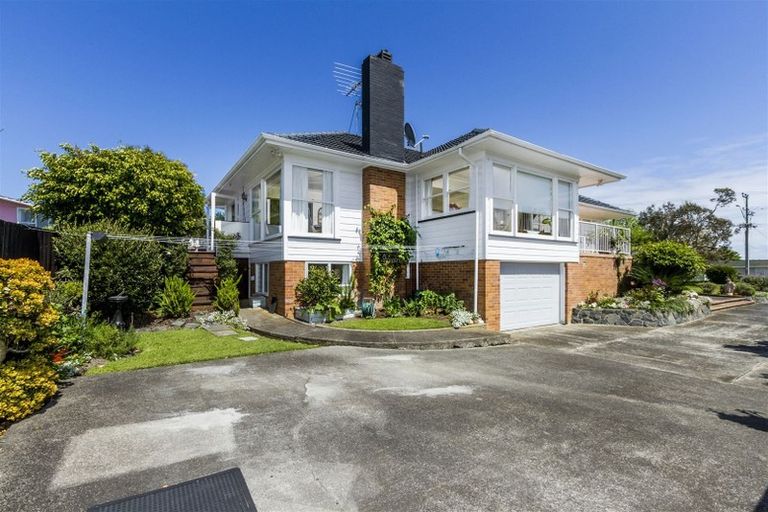 Photo of property in 72 Ocean View Road, Northcote, Auckland, 0627