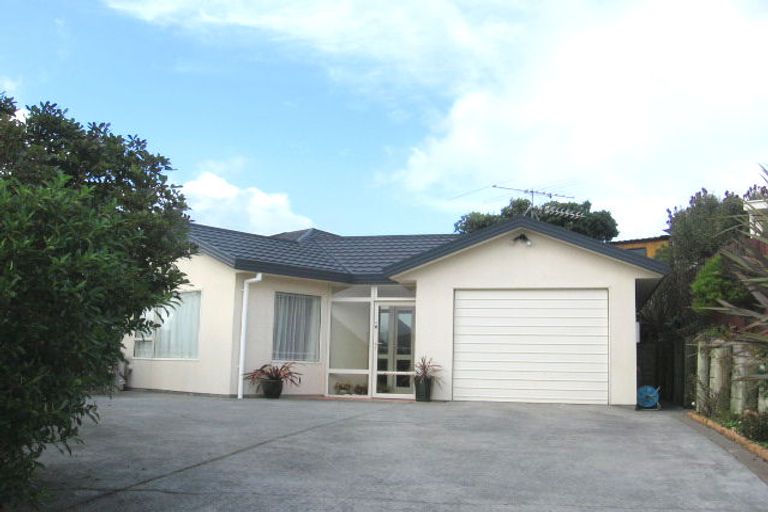 Photo of property in 2/4 Alister Way, Churton Park, Wellington, 6037