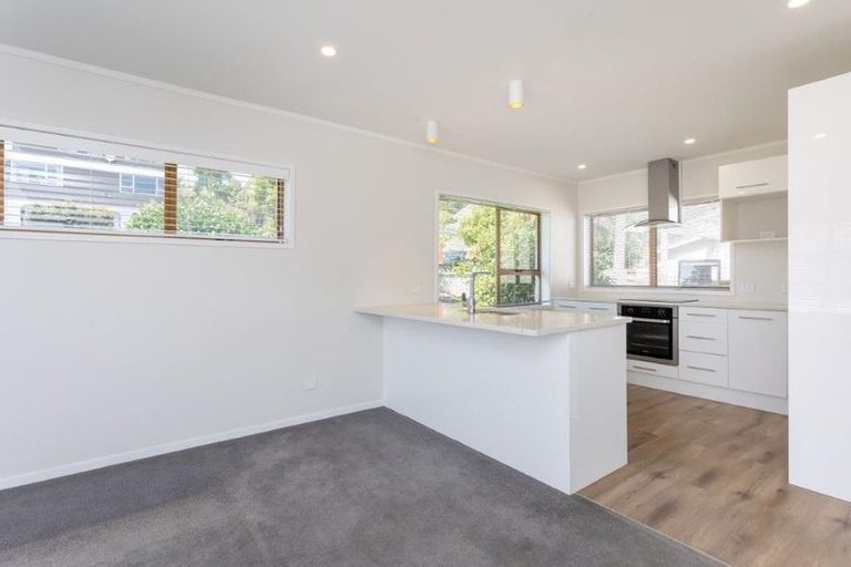 Photo of property in 1/32 Shanaway Rise, Hillcrest, Auckland, 0627