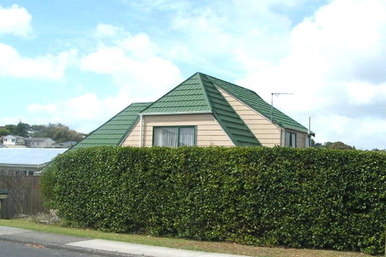 Photo of property in 2/2 Lyttelton Avenue, Forrest Hill, Auckland, 0620
