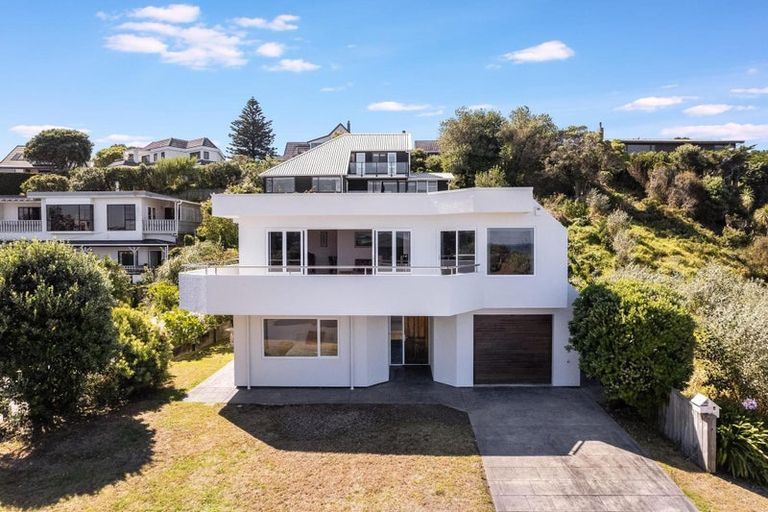 Photo of property in 17a Groves Road, Raumati Beach, Paraparaumu, 5032