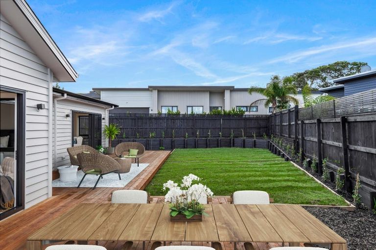 Photo of property in 41 Surf View Crescent, Red Beach, 0932