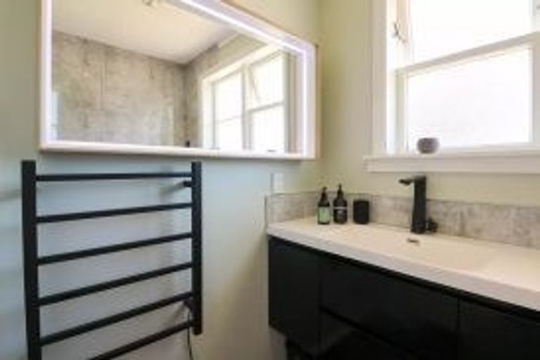 Photo of property in 3 Upham Terrace, Roslyn, Palmerston North, 4414