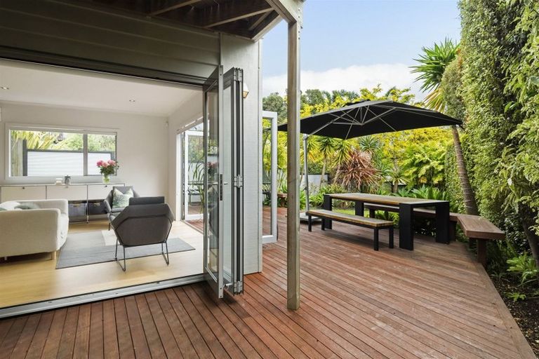 Photo of property in 131c Kowhai Road, Mairangi Bay, Auckland, 0630