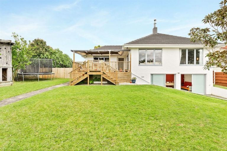 Photo of property in 10 Murray Road, Te Atatu Peninsula, Auckland, 0610