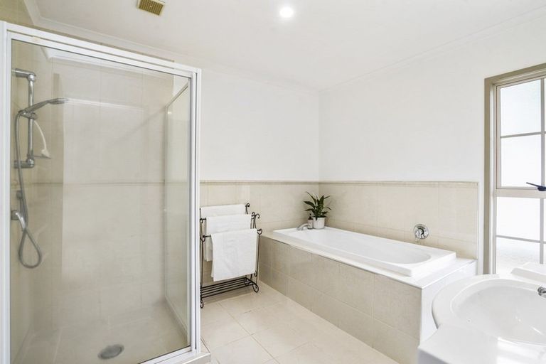 Photo of property in 18 Roderick Place, Rototuna, Hamilton, 3210