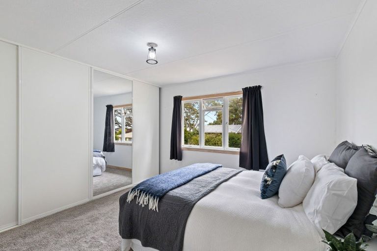 Photo of property in 13 York Crescent, Westown, New Plymouth, 4310