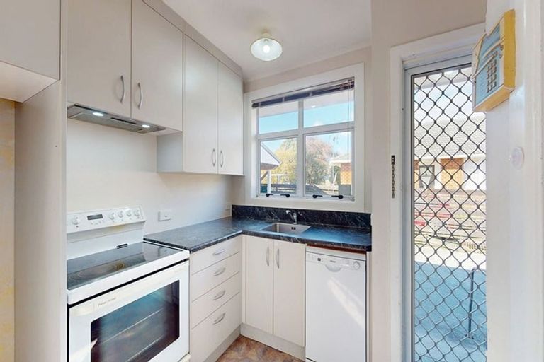 Photo of property in 2/15 Clouston Park Road, Ebdentown, Upper Hutt, 5018