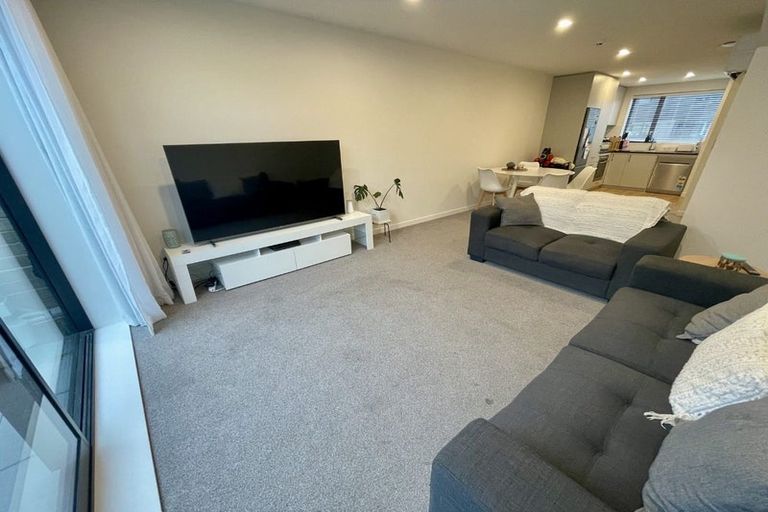 Photo of property in 5 Ara Paiwhenua, Tawa, Wellington, 5028