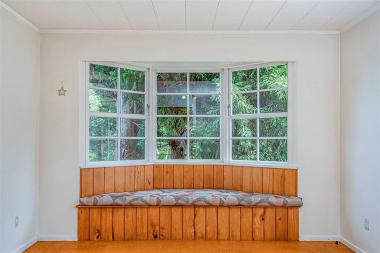 Photo of property in 61 Easton Park Parade, Glenfield, Auckland, 0629