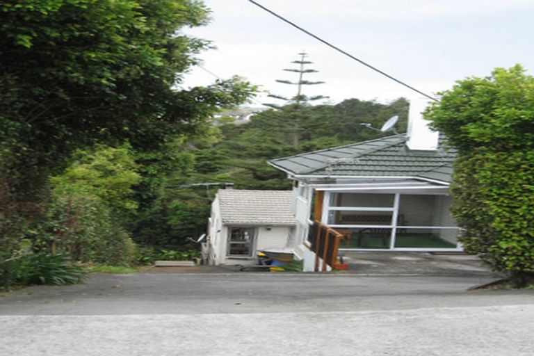 Photo of property in 1/19 Stanley Road, Glenfield, Auckland, 0629