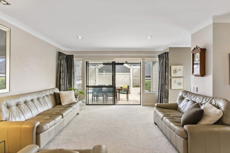 Photo of property in 25 Kilsyth Way, East Tamaki Heights, Auckland, 2016