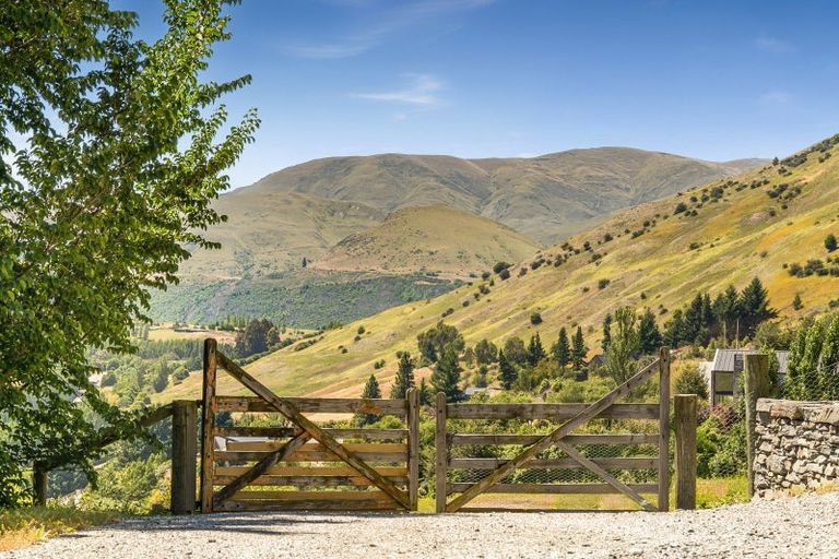 Photo of property in 101 Jean Robins Drive, Lake Hayes, Queenstown, 9371