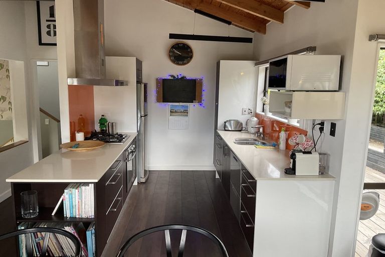 Photo of property in 2/60 Hastings Road, Mairangi Bay, Auckland, 0630