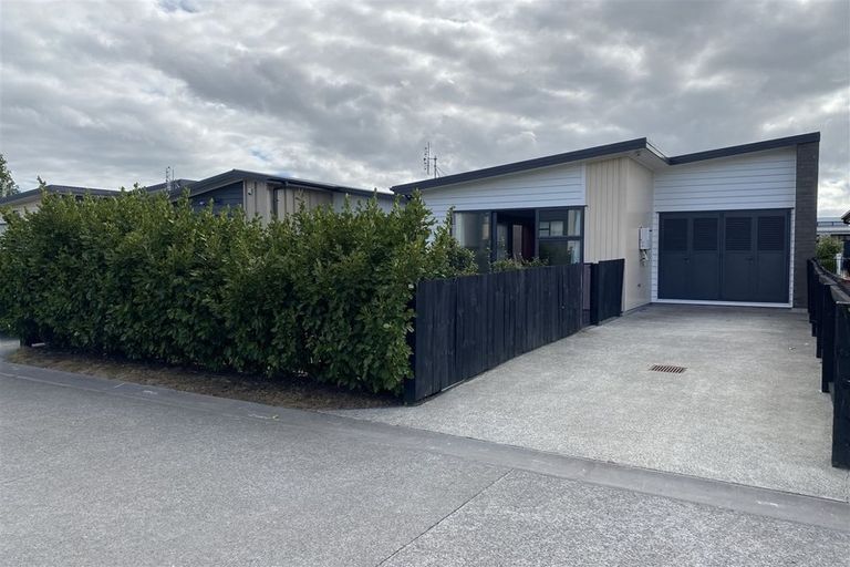 Photo of property in 32 Liberation Road, Papakura, 2110