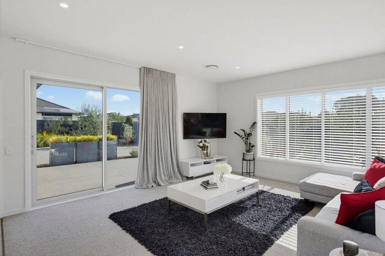 Photo of property in 18 Petrel Close, Paraparaumu Beach, Paraparaumu, 5032