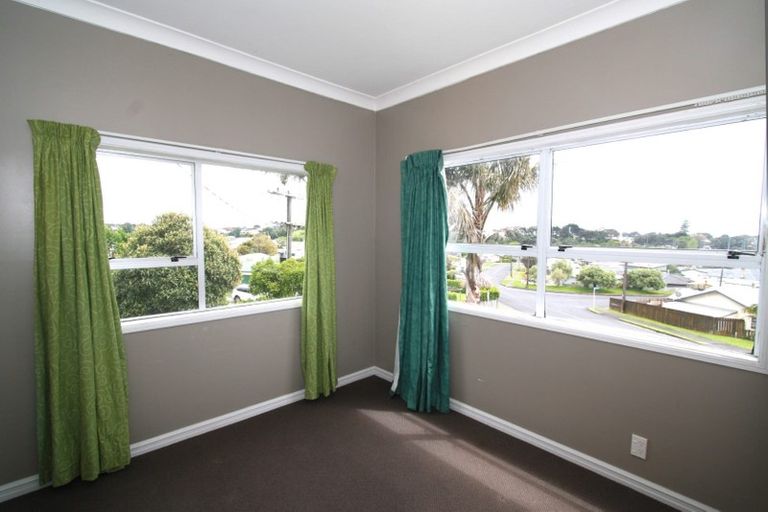 Photo of property in 27 Queens Road, Glen Avon, New Plymouth, 4312