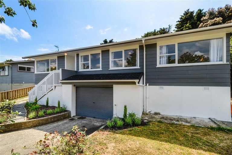 Photo of property in 70 Chilcott Road, Henderson, Auckland, 0612
