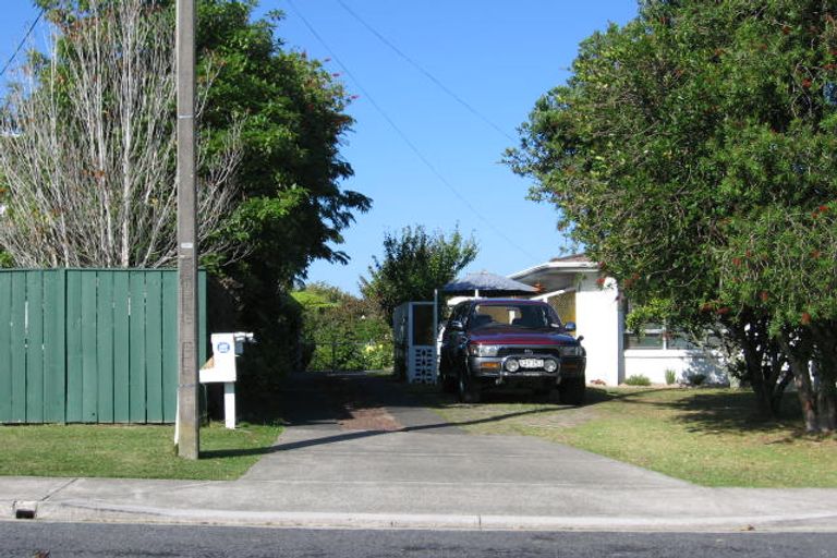 Photo of property in 1/10 Salem Place, Torbay, Auckland, 0630