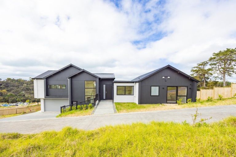 Photo of property in 30 Awanui Road, Red Beach, 0932