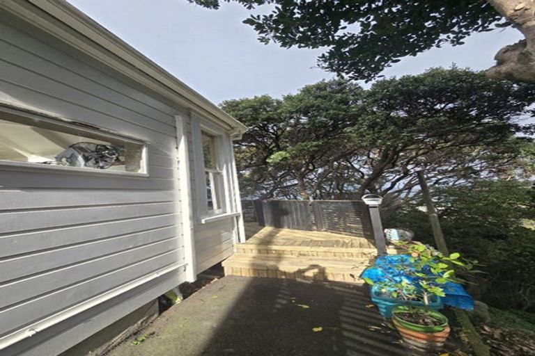 Photo of property in 4 Rangiora Avenue, Kaiwharawhara, Wellington, 6035