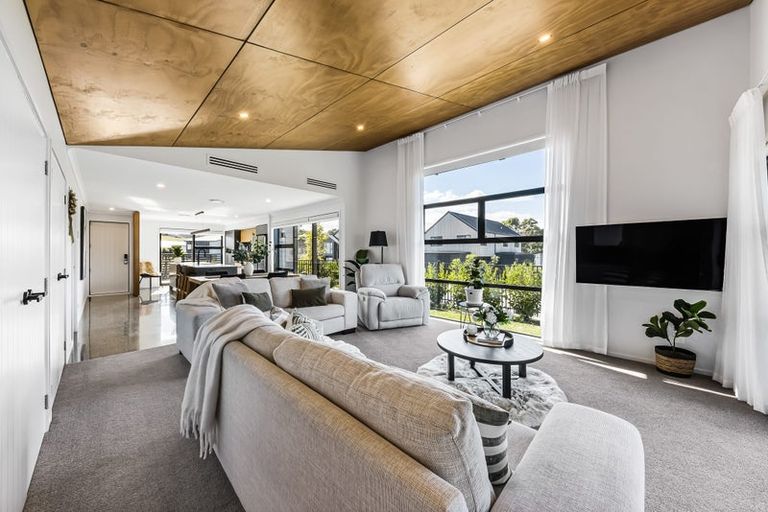 Photo of property in 2 Poroporo Lane, Wainui, Silverdale, 0992