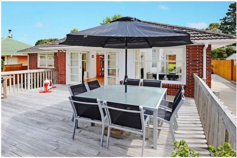 Photo of property in 26 Lynden Avenue, Hillcrest, Auckland, 0627