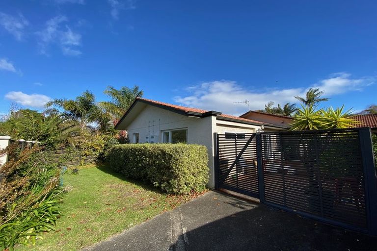 Photo of property in 28 Merriefield Avenue, Forrest Hill, Auckland, 0620