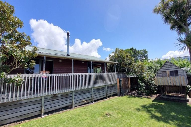 Photo of property in 62 Divich Avenue, Te Atatu South, Auckland, 0610