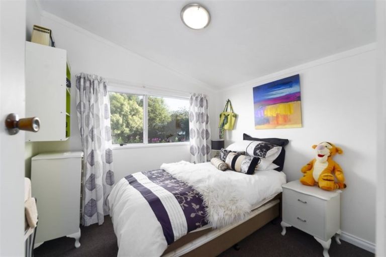 Photo of property in 1 Kempton Street, Greytown, 5712