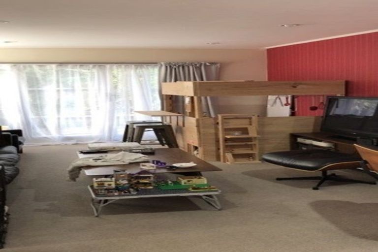 Photo of property in 8 Thuja Street, Green Bay, Auckland, 0604