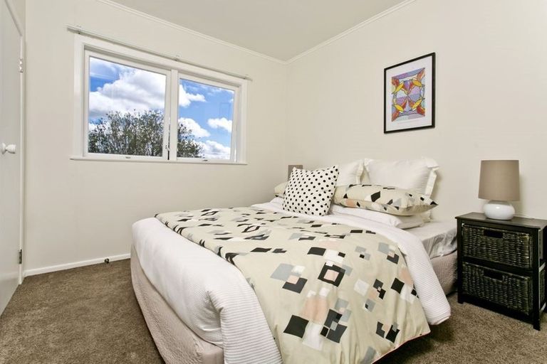 Photo of property in 24 Arrow Road, Forrest Hill, Auckland, 0620