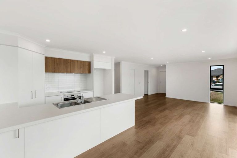 Photo of property in 11 Minerva Avenue, Helensville, 0800