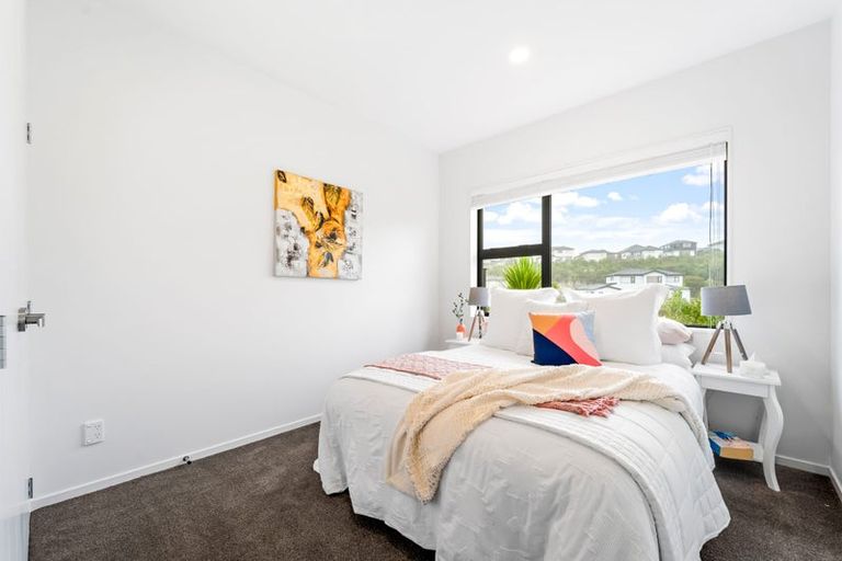 Photo of property in 29 Syd Grant Crescent, Orewa, 0931