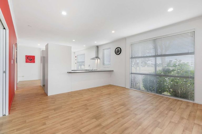 Photo of property in 8 Figaro Crescent, Takanini, 2112