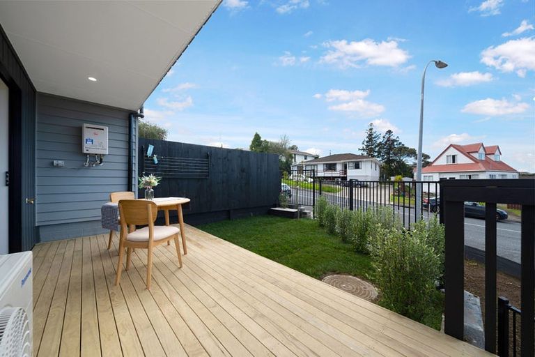 Photo of property in 1 Tacitus Place, Totara Vale, Auckland, 0629