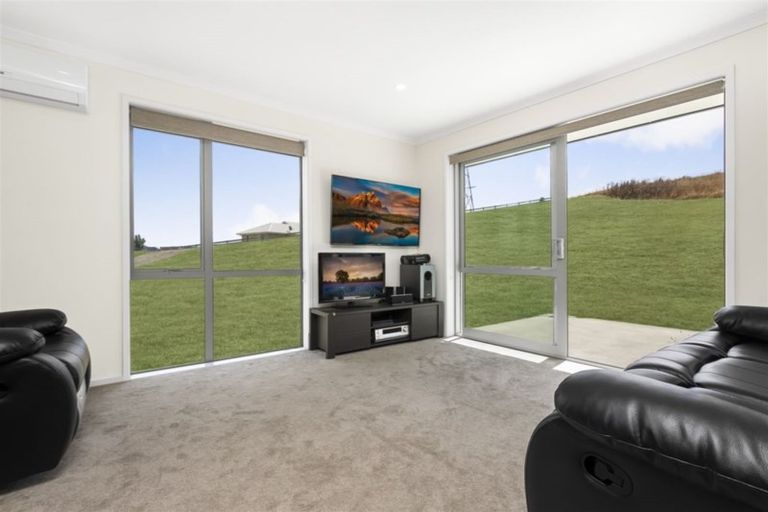 Photo of property in 12 Peet Row, Pokeno, 2471