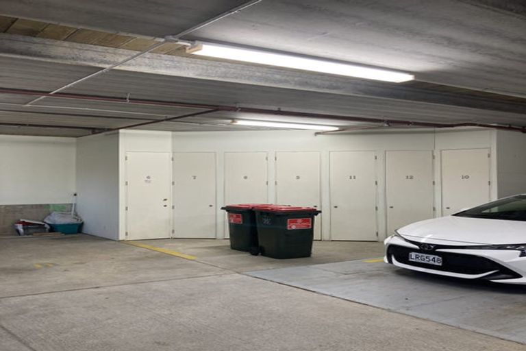 Photo of property in 8/80 Salamanca Road, Kelburn, Wellington, 6012