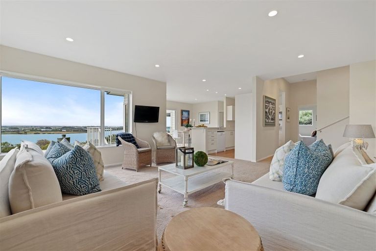 Photo of property in 43 Saint Andrews Hill Road, Mount Pleasant, Christchurch, 8081