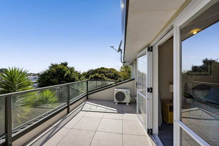 Photo of property in 6 Mayfair Place, Westown, New Plymouth, 4310